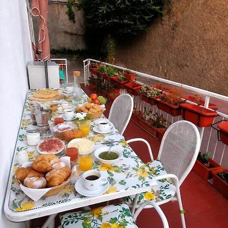 Bed & Breakfast Fiori D'alassio - Ampie Con Terrazza, Parcheggio E Scalinata Per Il Mare Alassio