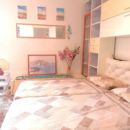 Fiori D'alassio - Ampie Con Terrazza, Parcheggio E Scalinata Per Il Mare Bed & Breakfast *