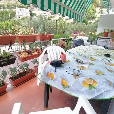 Fiori D'alassio - Ampie Con Terrazza, Parcheggio E Scalinata Per Il Mare Alassio
