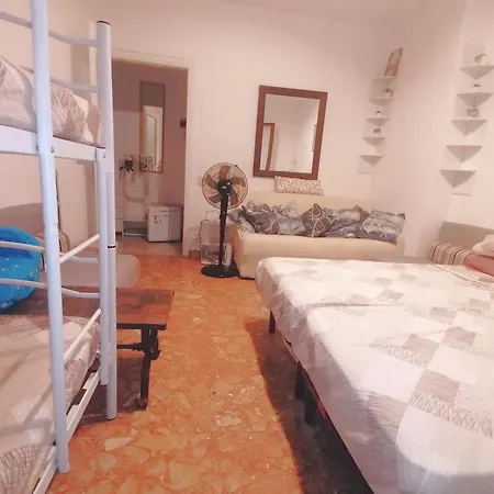 Bed & Breakfast Fiori D'alassio - Ampie Con Terrazza, Parcheggio E Scalinata Per Il Mare