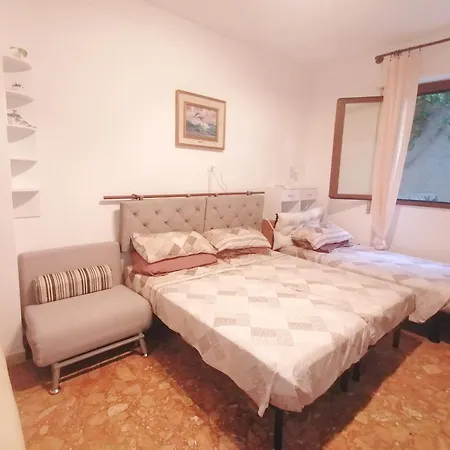 Bed & Breakfast Fiori D'alassio - Ampie Con Terrazza, Parcheggio E Scalinata Per Il Mare Alassio
