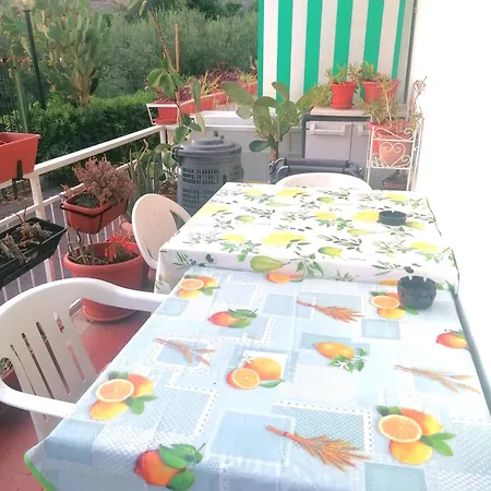 Fiori D'alassio - Ampie Con Terrazza, Parcheggio E Scalinata Per Il Mare Bed & Breakfast