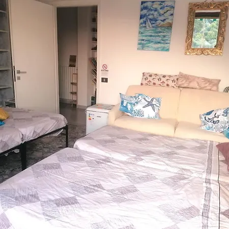 B&B Fiori d'Alassio - ampie camere con terrazza, parcheggio e scalinata per il mare Alassio