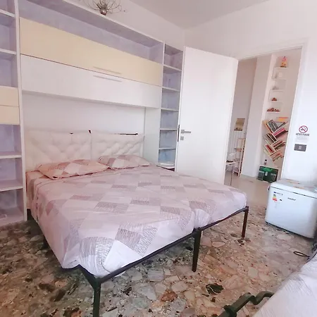 Fiori D'alassio - Ampie Con Terrazza, Parcheggio E Scalinata Per Il Mare Bed & Breakfast Alassio