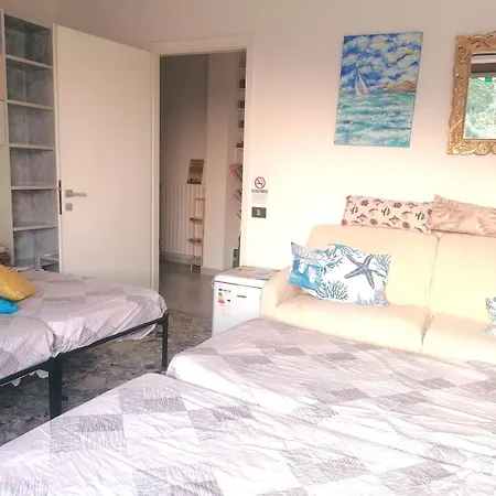 B&B Fiori d'Alassio - ampie camere con terrazza, parcheggio e scalinata per il mare Bed & Breakfast