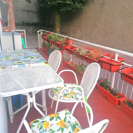 Fiori D'alassio - Ampie Con Terrazza, Parcheggio E Scalinata Per Il Mare Bed & Breakfast *
