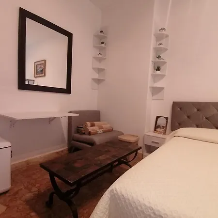 B&B Fiori d'Alassio - ampie camere con terrazza, parcheggio e scalinata per il mare