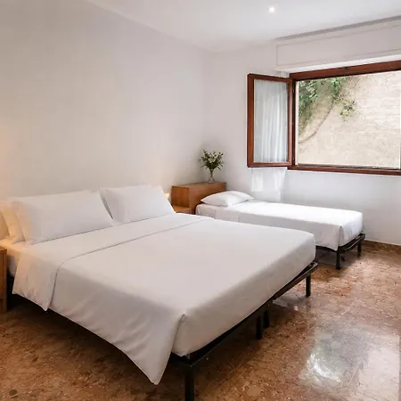 B&B Fiori d'Alassio - ampie camere con terrazza, parcheggio e scalinata per il mare Bed & Breakfast Alassio