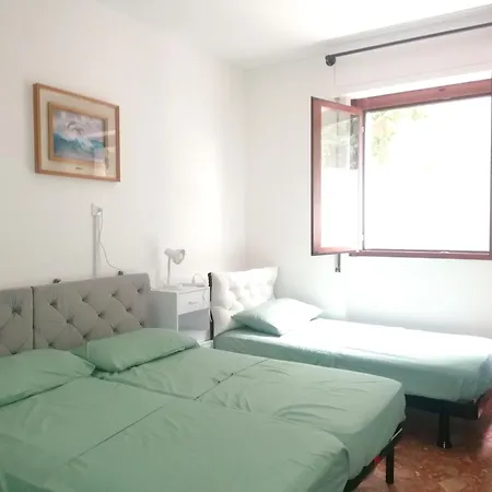 Bed & Breakfast Fiori D'alassio - Ampie Con Terrazza, Parcheggio E Scalinata Per Il Mare