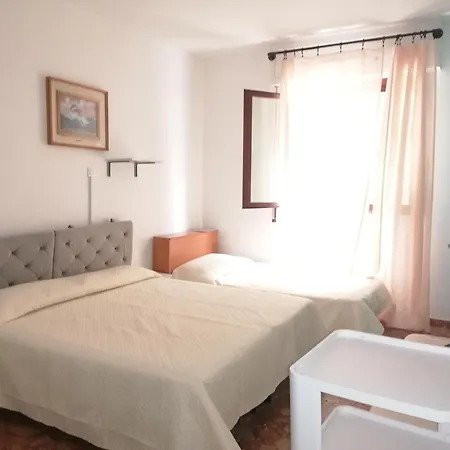 Bed & Breakfast Fiori D'alassio - Ampie Con Terrazza, Parcheggio E Scalinata Per Il Mare *