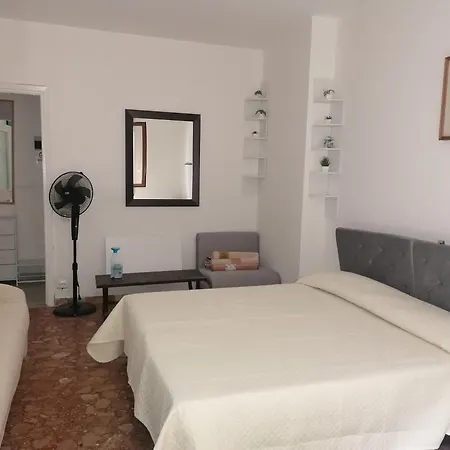 Bed & Breakfast B&B Fiori d'Alassio - ampie camere con terrazza, parcheggio e scalinata per il mare