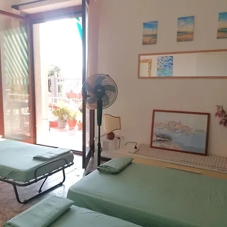 Bed & Breakfast Fiori D'alassio - Ampie Con Terrazza, Parcheggio E Scalinata Per Il Mare Alassio