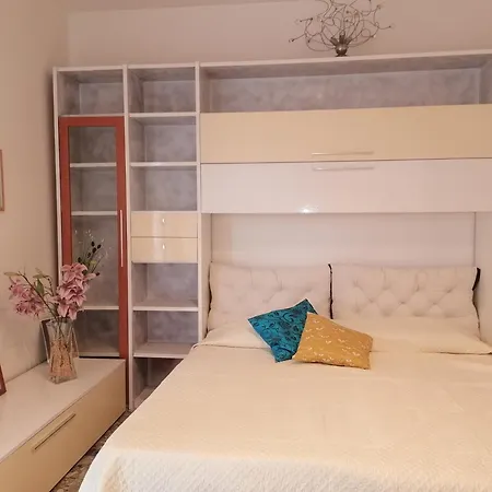 Bed & Breakfast B&B Fiori d'Alassio - ampie camere con terrazza, parcheggio e scalinata per il mare Alassio