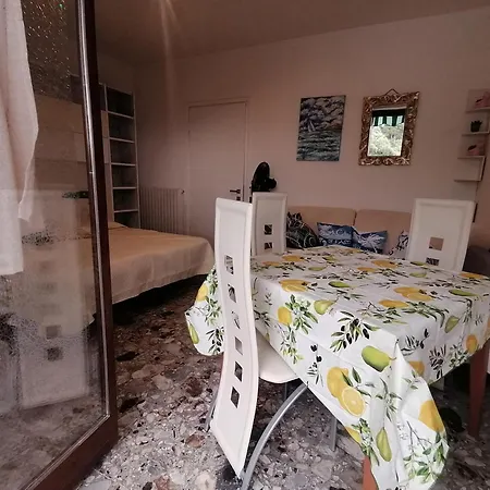 Bed & Breakfast B&B Fiori d'Alassio - ampie camere con terrazza, parcheggio e scalinata per il mare *